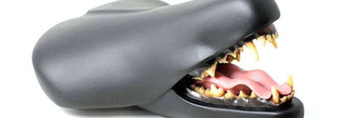 Snarling dog bicycle seat